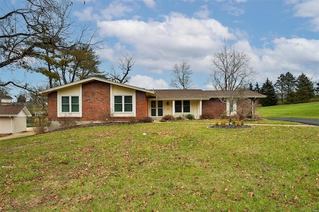 ranch-style house featuring a front lawn