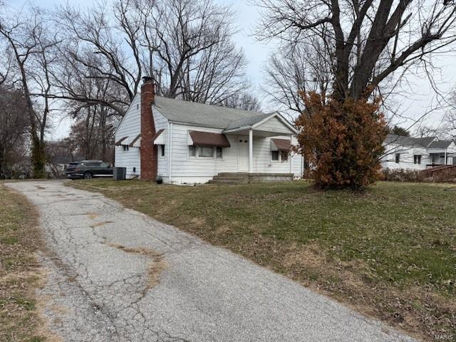 view of side of property with a lawn