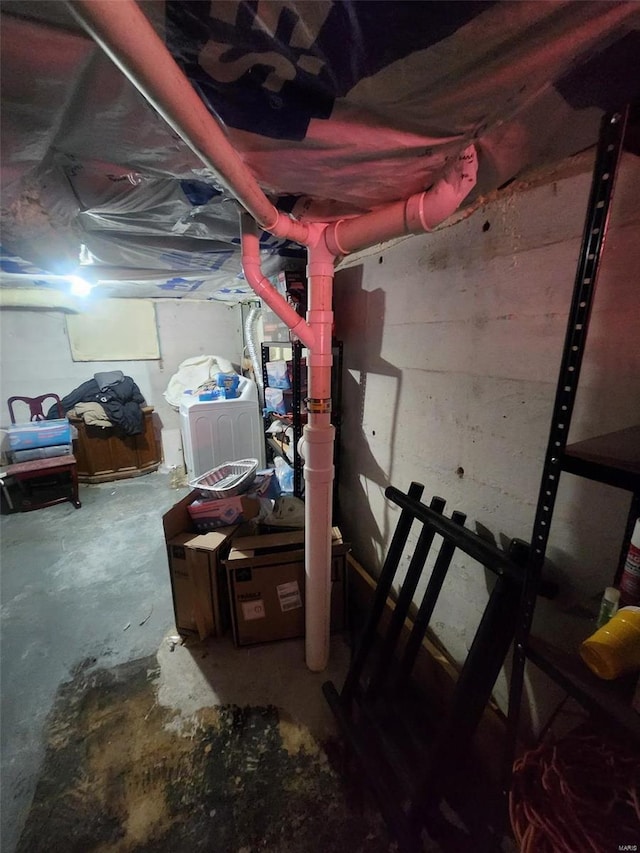 basement with washer / dryer