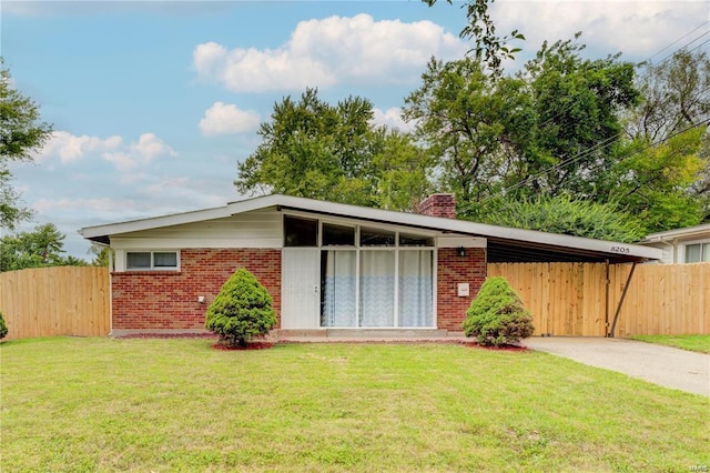 view of front of property with a carport and a front yard