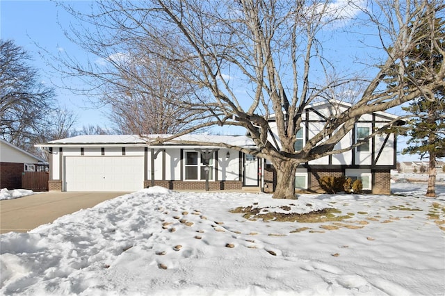 view of front of property featuring a garage