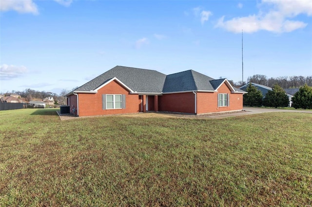 view of front facade with a front yard