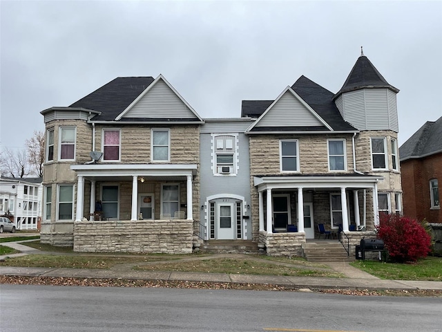 view of front of home featuring a porch