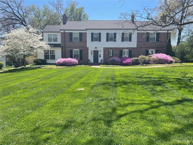 view of front of house with a front lawn