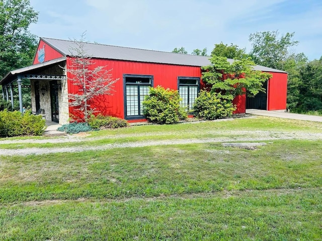 exterior space featuring a yard