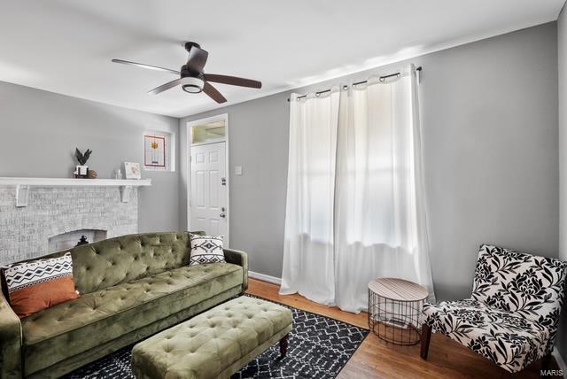 living room with hardwood / wood-style flooring and ceiling fan