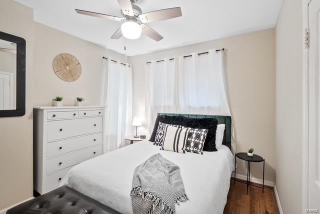 bedroom featuring dark hardwood / wood-style floors and ceiling fan