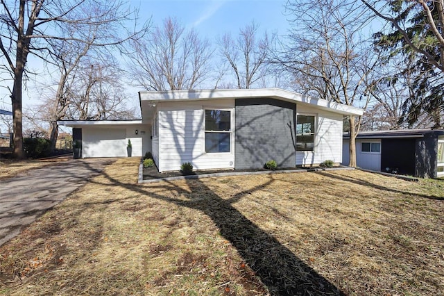 view of front of home with a front lawn and a garage