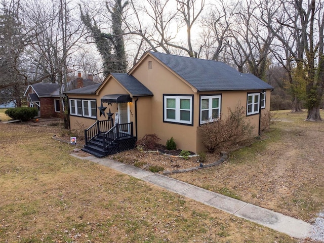 bungalow-style house with a front lawn