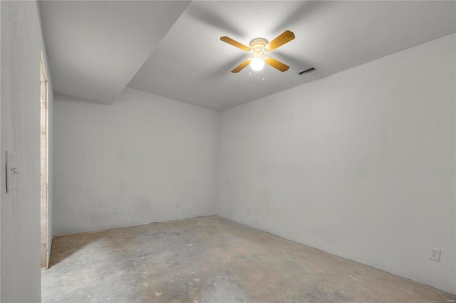 empty room with ceiling fan