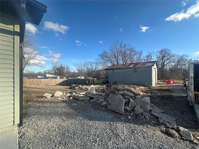 view of yard featuring a storage unit