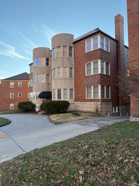 view of building exterior