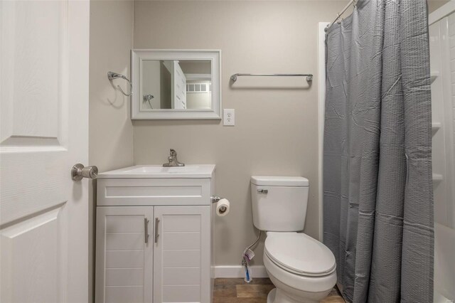 bathroom with vanity, toilet, and curtained shower