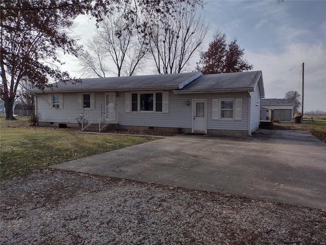 view of front of home featuring a front lawn