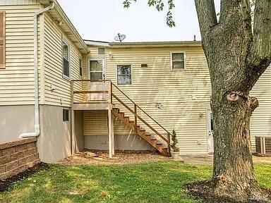 back of house featuring a yard