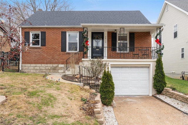 view of front facade featuring a front yard and a garage