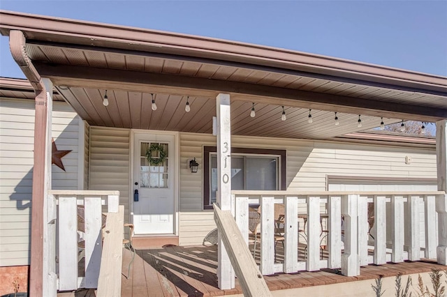 entrance to property featuring a porch