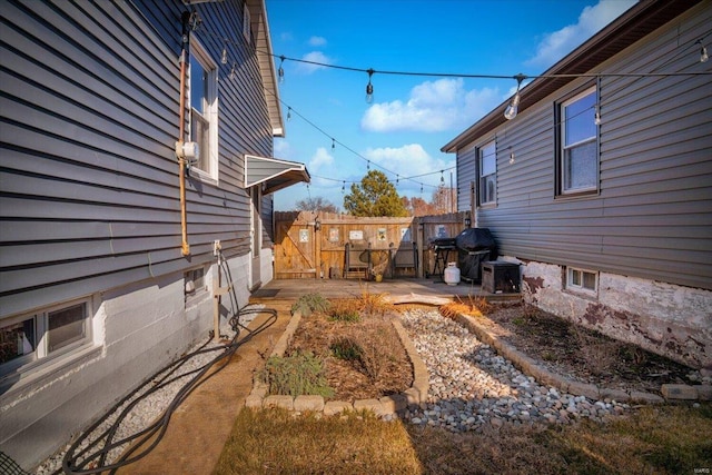 view of yard with a patio area