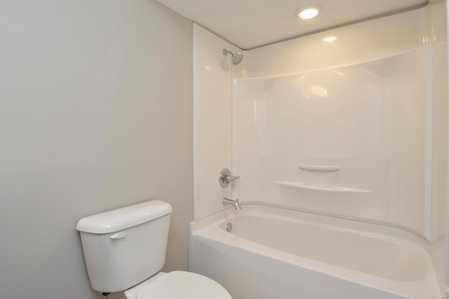 full bath featuring recessed lighting, toilet, and bathtub / shower combination