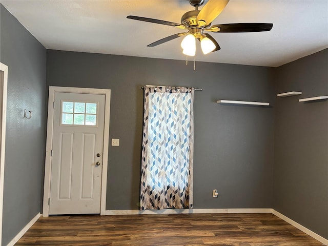 foyer with dark wood-type flooring and ceiling fan