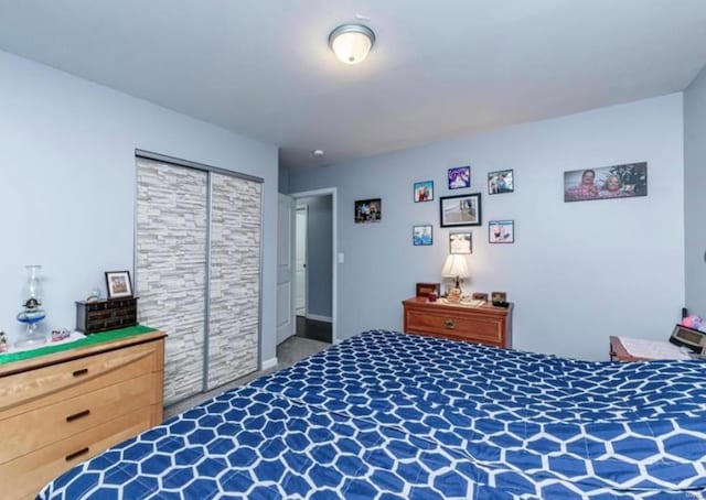 bedroom featuring carpet floors and a closet