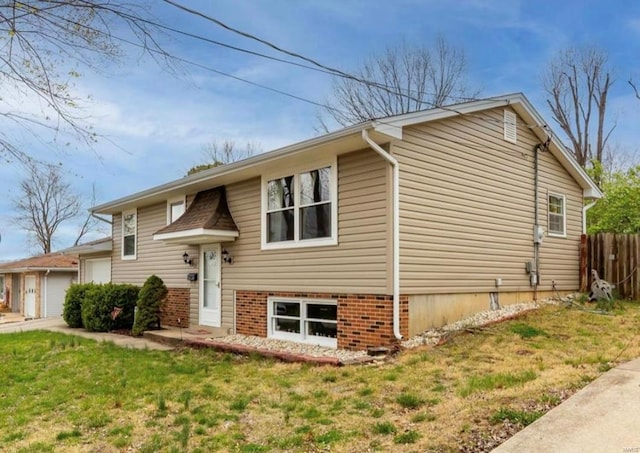 bi-level home with a front yard