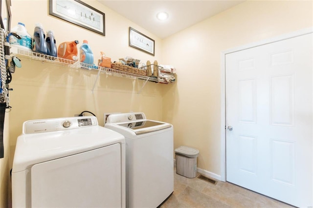 washroom featuring light tile patterned flooring and independent washer and dryer