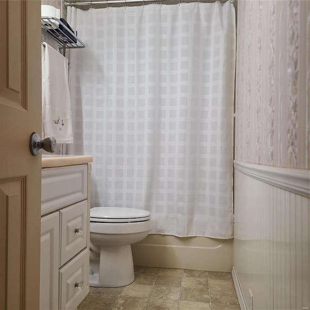 full bathroom featuring shower / bath combo, toilet, and vanity