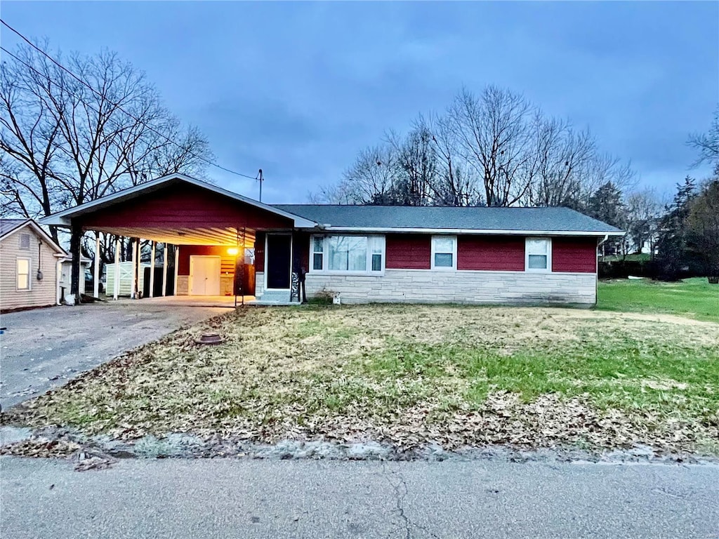 single story home featuring a carport