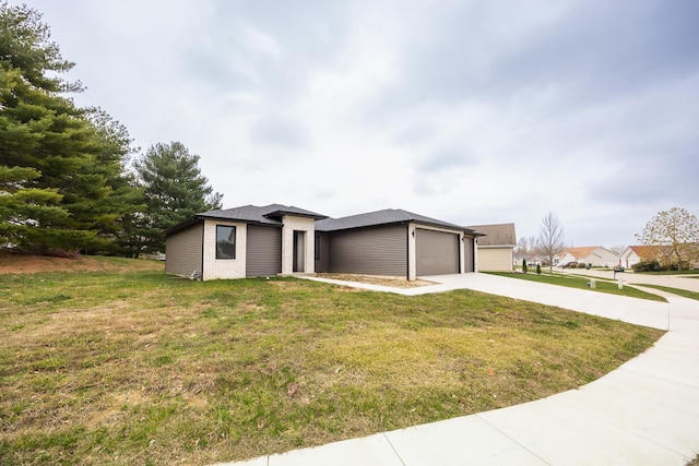 view of front of property featuring a garage and a front lawn