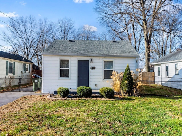 view of front facade with a front yard