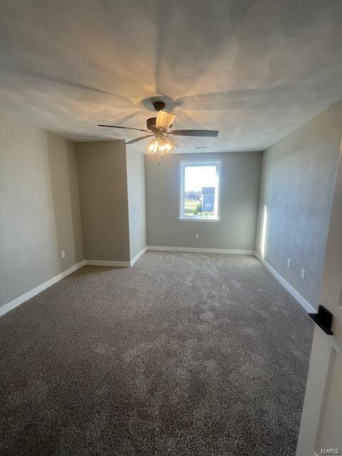 carpeted empty room featuring ceiling fan