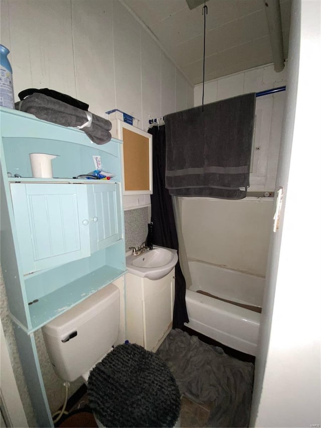 full bath with vanity and shower / tub combination