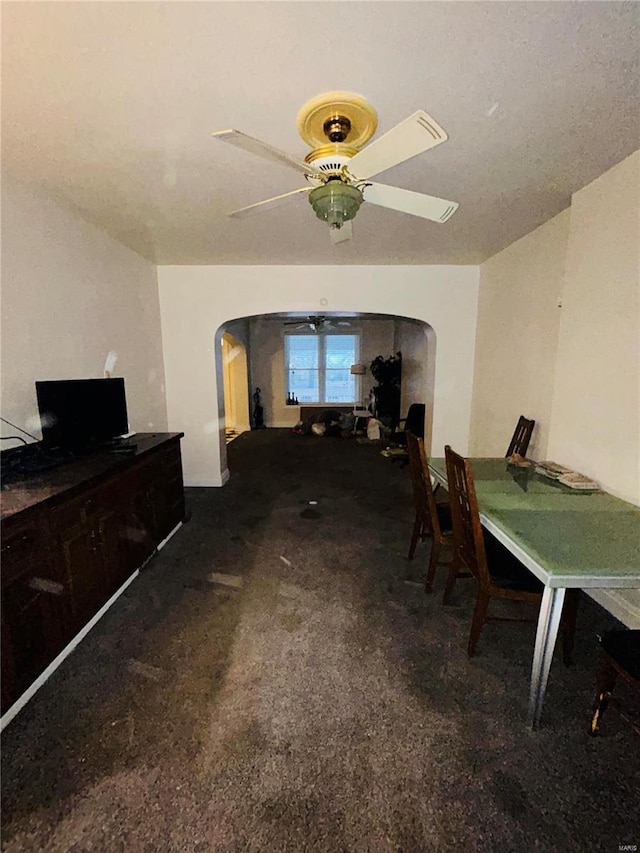 carpeted dining area featuring ceiling fan