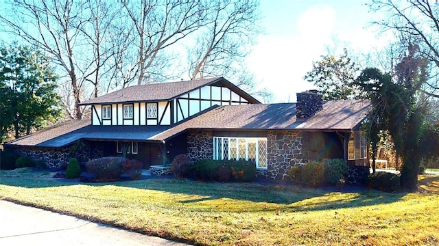 view of front of house featuring a front yard