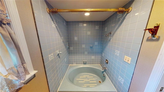 bathroom with shower / tub combo