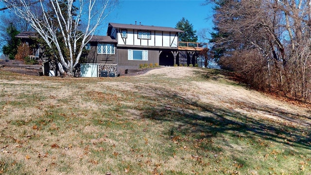 back of house featuring a yard