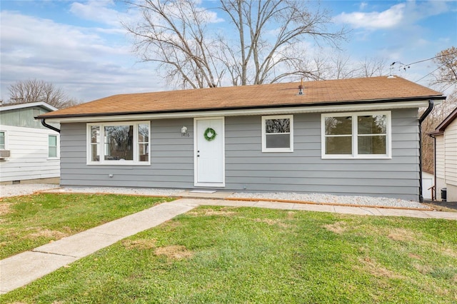 ranch-style home featuring a front lawn