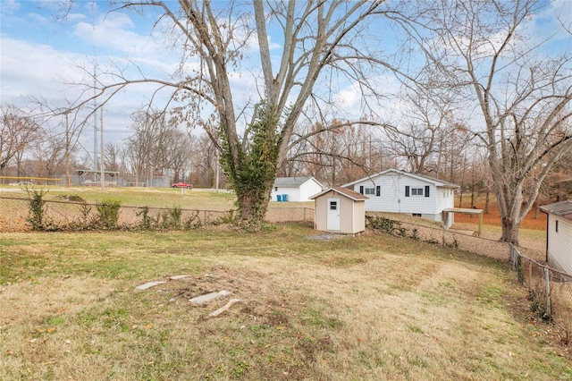 view of yard featuring a storage unit