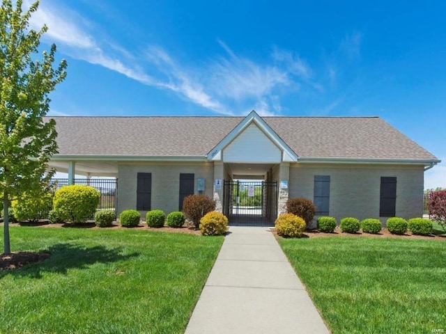 single story home featuring a front lawn