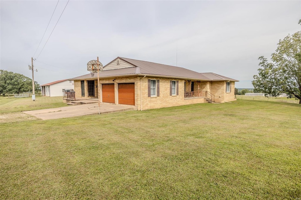 view of front of house with a front yard