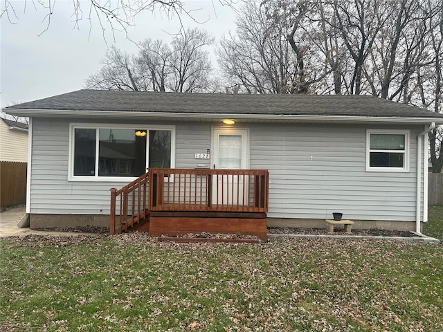 view of front of property with a front yard