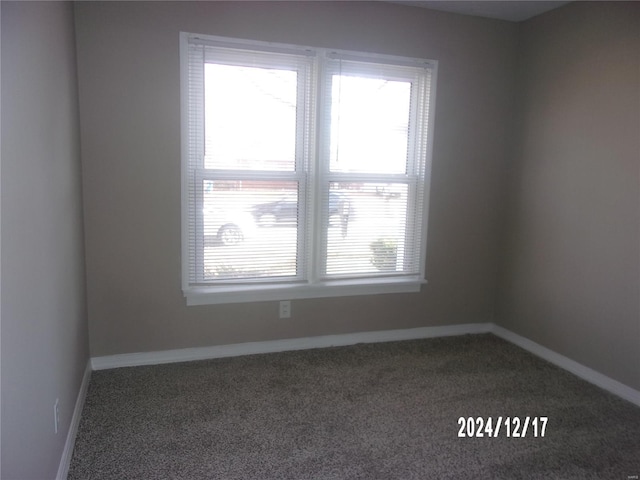 view of carpeted spare room