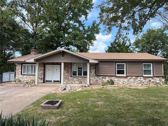 ranch-style home featuring a front yard