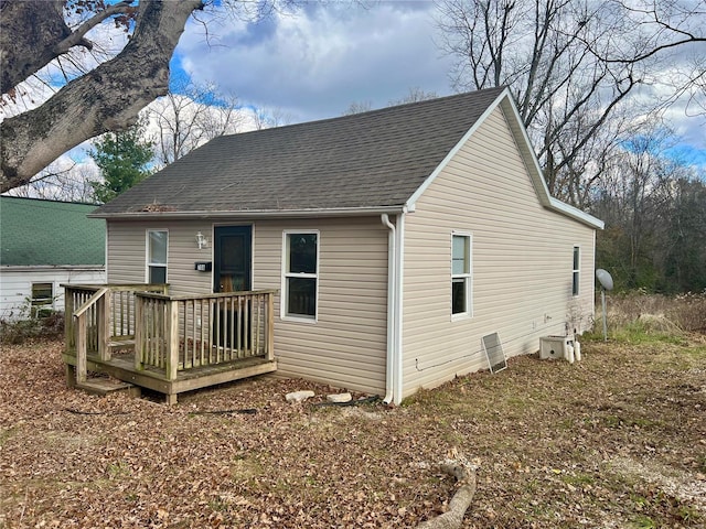 view of front facade featuring a wooden deck