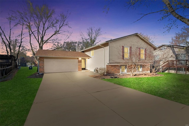 view of front of home featuring a lawn