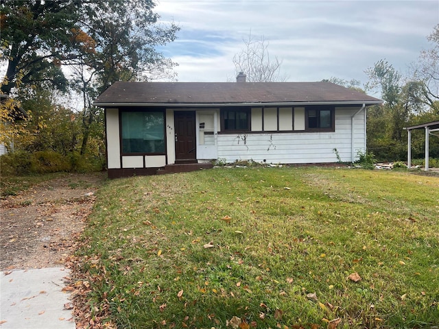 view of front of home featuring a front yard