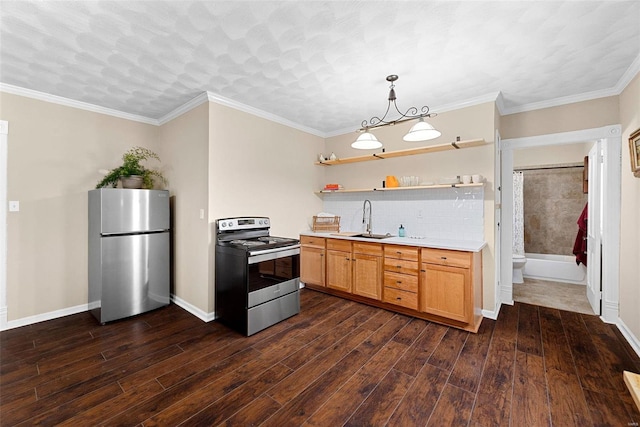 kitchen featuring sink, hanging light fixtures, stainless steel appliances, dark hardwood / wood-style floors, and crown molding