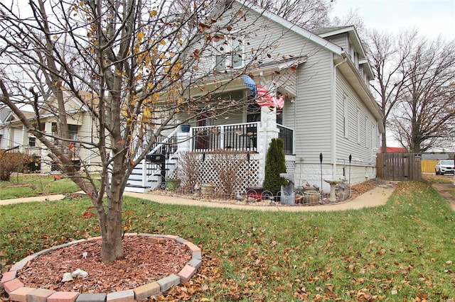 view of front facade with a front yard