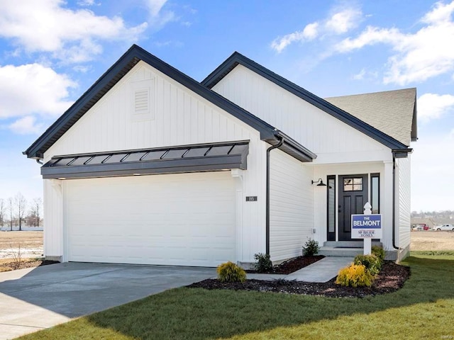 modern farmhouse featuring a front lawn